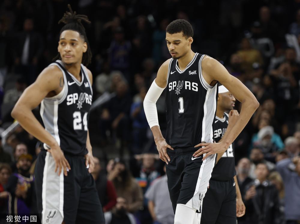 表现吸引了 表现吸引了